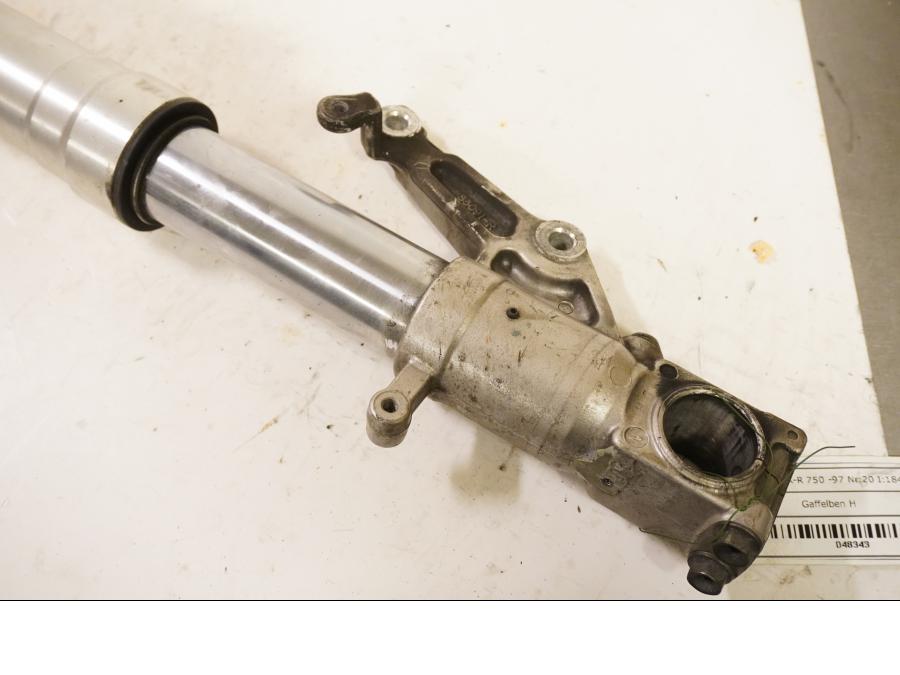 Vänster sida på Gaffelben från en Suzuki GSX-R 750 -1997 motorcykel.