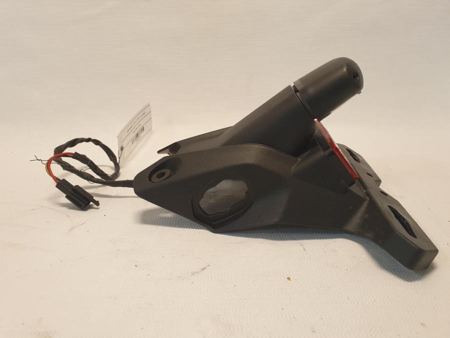 Höger sida på Skylthållare från en Kawasaki Z 125 -2019 motorcykel.