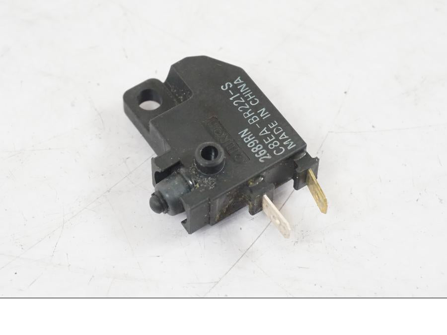 Baksidan på Bromsljuskontakt från en Yamaha MT-09 -2020 motorcykel.