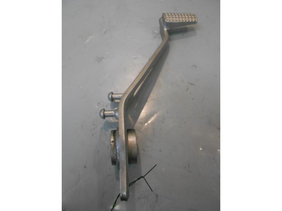 Framsidan på Bromspedal från en Kawasaki Z 900 -2017 motorcykel.