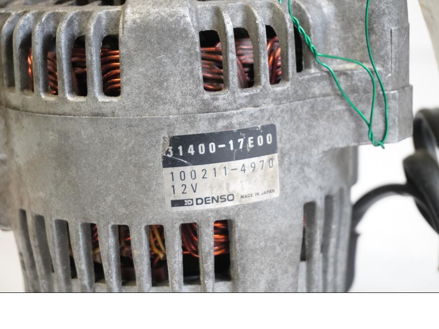 Höger sida på Generator från en Suzuki GSX-R 750 -1992 motorcykel.