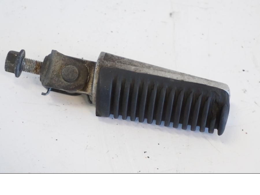 Vänster sida på Fotpinne från en Yamaha YZF 1000 R -1997 motorcykel.