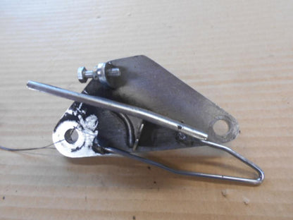 Baksidan på Fotpinnefäste från en Honda VT 1100 C -1995 motorcykel.