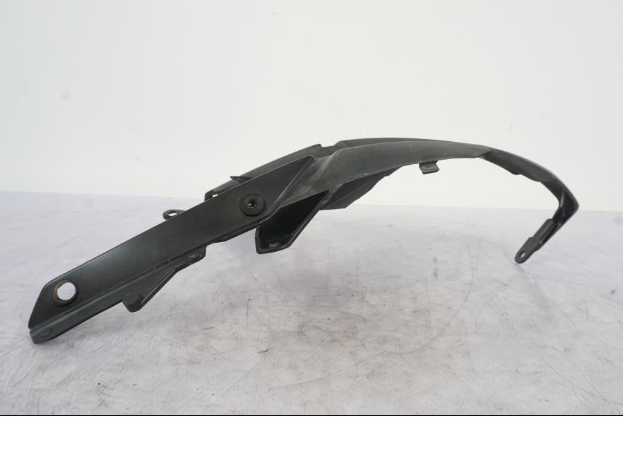 Vänster sida på Toppkåpa från en Kawasaki ER-6F -2010 motorcykel.