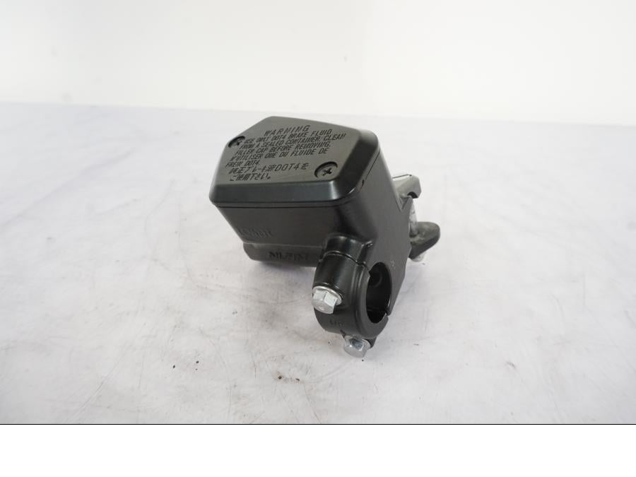 Framsidan på Bromshuvudcylinder från en Honda VFR 1200 -2010 motorcykel.