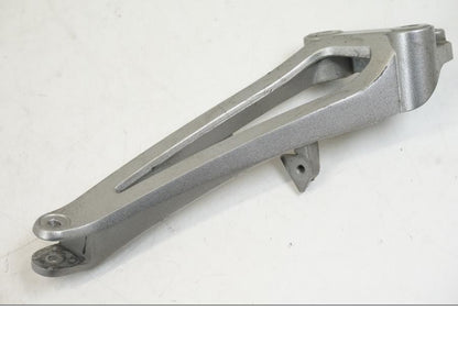 Höger sida på Fotpinnefäste från en Yamaha YZF 1000 R1 -2009 motorcykel.