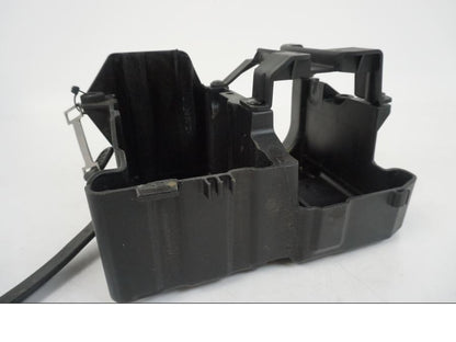 Baksidan på Batterihållare från en BMW F 650 CS -2002 motorcykel.