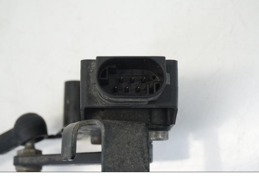 Snett nerifrån på Vevaxelsensor från en BMW R 1250 GS -2019 motorcykel.