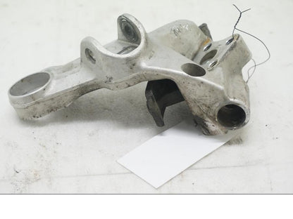 Framsidan på Fotpinnefäste från en KTM 690 SMCR -2016 motorcykel.