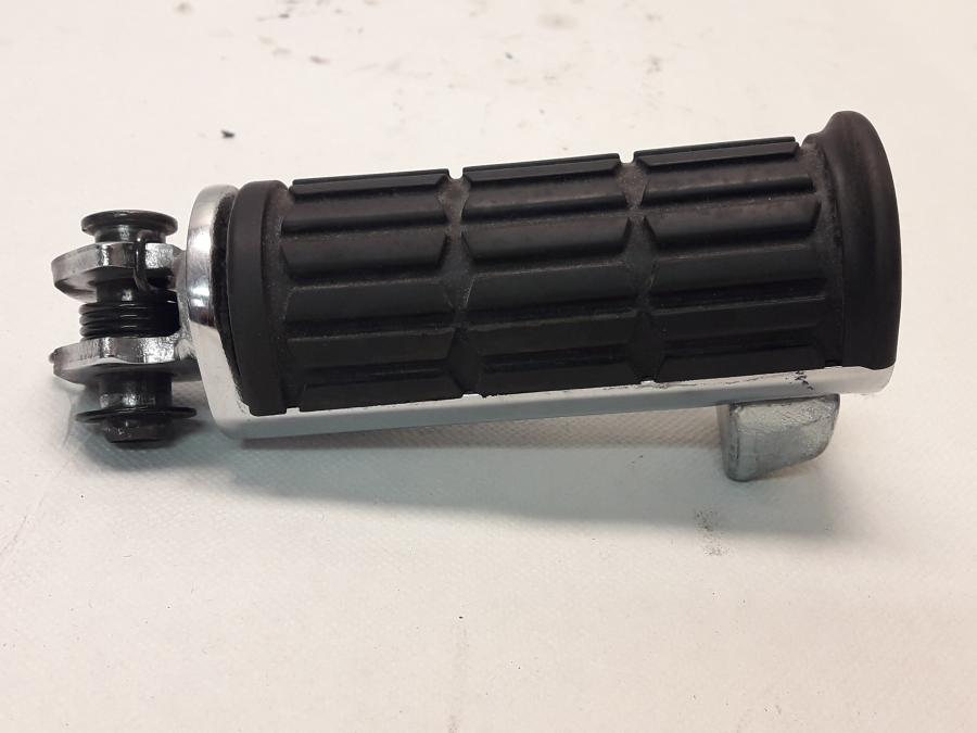 Framsidan på Fotpinne från en Kawasaki VN 1500 Mean Streak -2003 motorcykel.