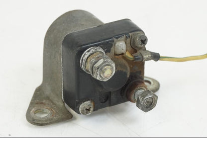 Vänster sida på Startrelä från en Suzuki GS 1000 -1978 motorcykel.