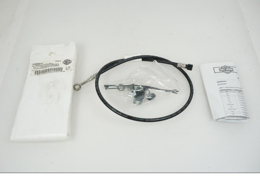 Framsidan på Bromsslang från en H-D Harley diverse -2015 motorcykel.