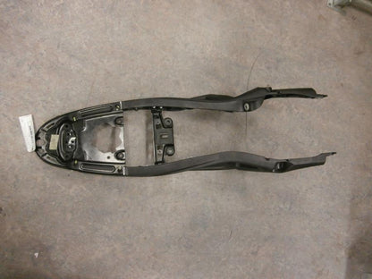 Höger sida på Bakram från en Ducati Monster 696 -2013 motorcykel.