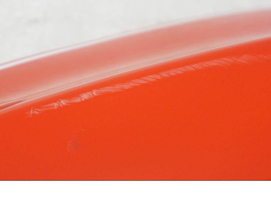 Snett uppifrån på Bensintankskåpa från en Ducati Monster 796 -2013 motorcykel.