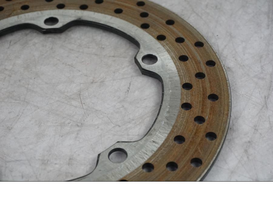 Höger sida på Bromsskiva från en Yamaha MT-09 -2024 motorcykel.