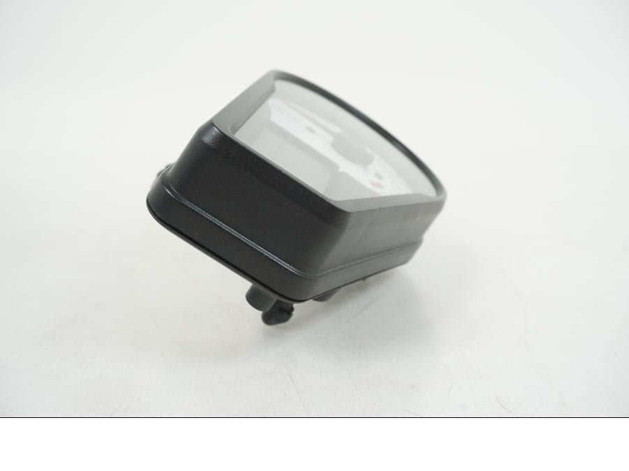 Snett uppifrån på Instrumentpanel från en Suzuki GSX-R 750 -2001 motorcykel.