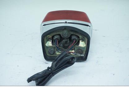 Vänster sida på Baklampa från en Kawasaki VN 1500 Classic Tourer -2001 motorcykel.