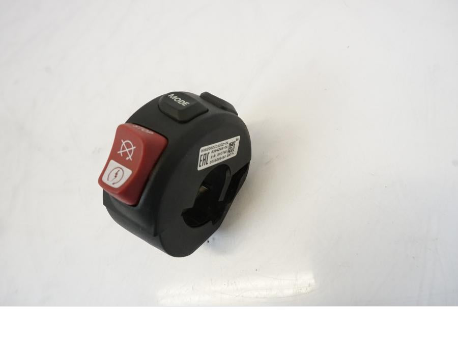 Framsidan på Styrelreglage från en BMW R 1250 GS -2019 motorcykel.