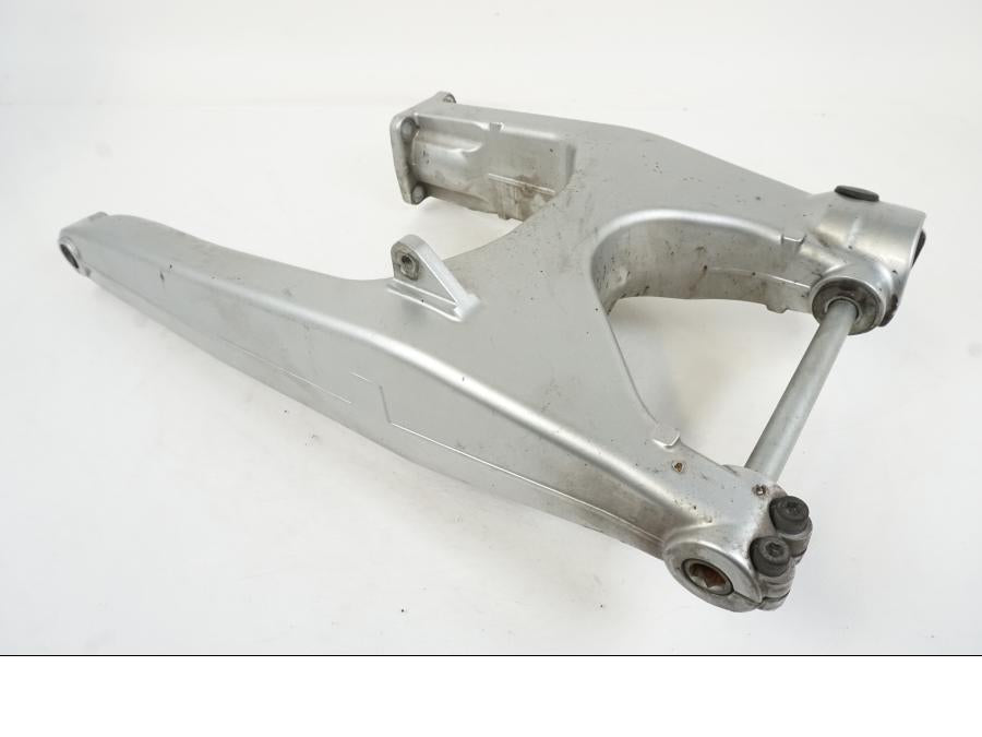 Framsidan på Sving från en Yamaha BT 1100 -2003 motorcykel.