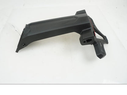 Baksidan på Skylthållare från en Yamaha YZF-R 125 -2017 motorcykel.