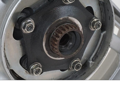 Höger sida på Hjulpaket från en Honda NT 700 -2008 motorcykel.