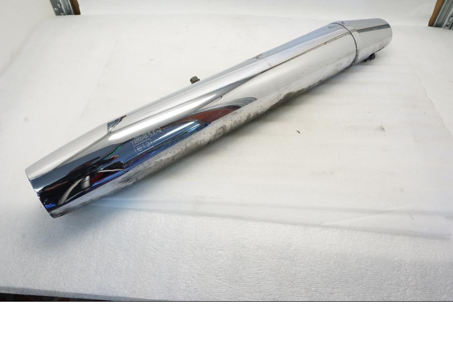 Framsidan på Ljuddämpare från en Yamaha XVZ 13TD -1999 motorcykel.