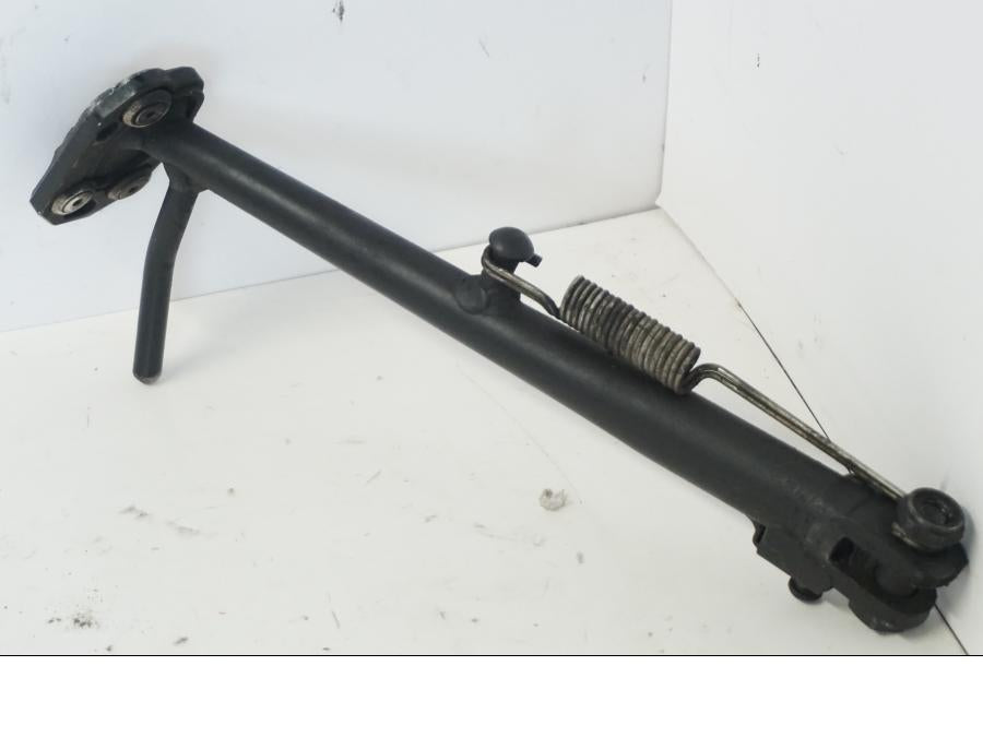 Snett uppifrån på Sidostöd från en Kawasaki ER-6N -2012 motorcykel.