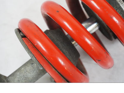 Vänster sida på Stötdämpare från en Yamaha XVS 1100 -2004 motorcykel.