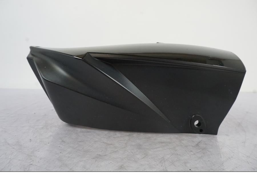 Höger sida på Strålkastarkåpa från en KTM 990 Super Duke -2006 motorcykel.