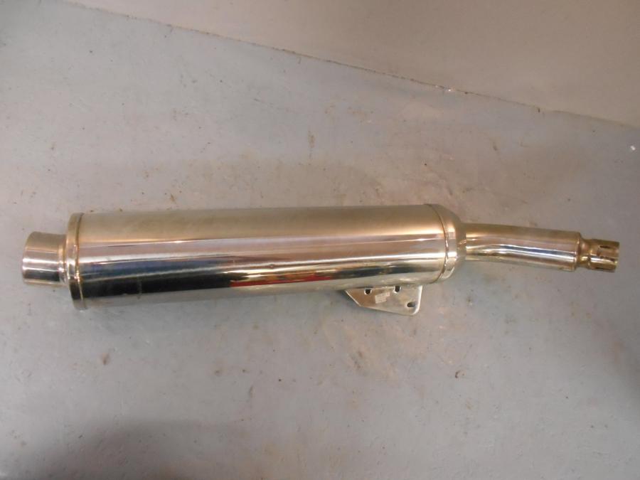 Vänster sida på Ljuddämpare från en Triumph Sprint RS -2002 motorcykel.