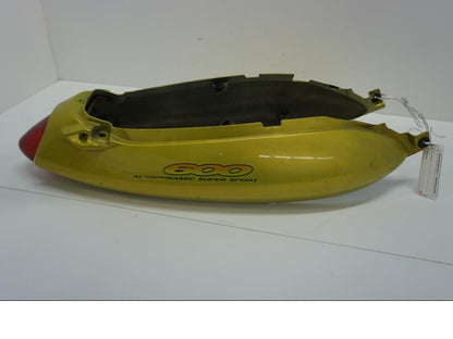 Baksidan på Bakvinge från en Suzuki GSX 600 F -2000 motorcykel.