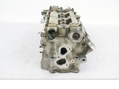 Snett uppifrån på Topplock från en BMW K 1200 S -2005 motorcykel.