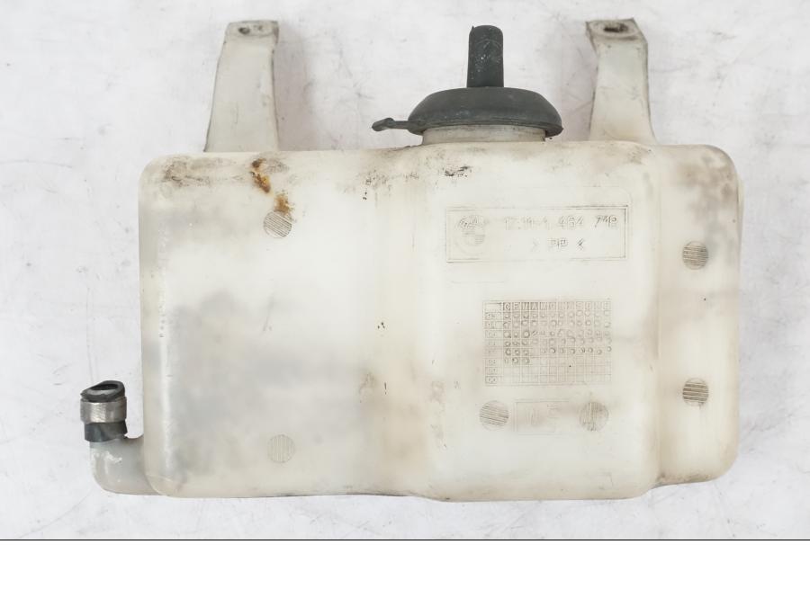 Framsidan på Vattenexpansionskärl från en BMW K 1100 LT -1999 motorcykel.