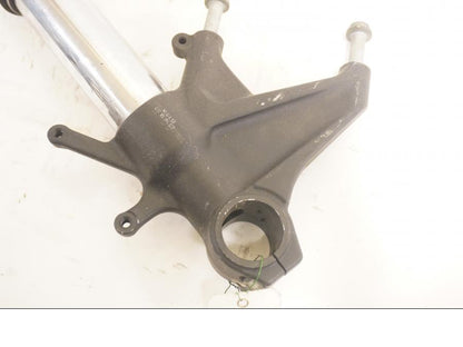 Snett uppifrån på Gaffelben från en KTM RC8 -2013 motorcykel.