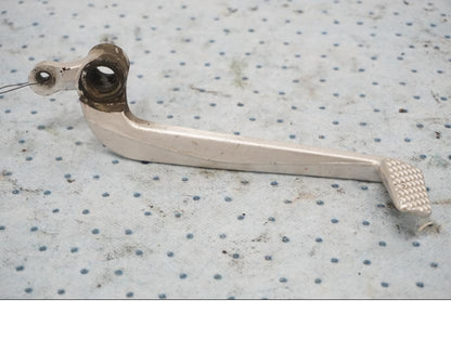 Framsidan på Bromspedal från en Yamaha YZF 1000 R1 -2010 motorcykel.