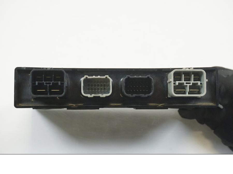 Höger sida på ABS styrenhet från en Honda CBR 1000 RR -2010 motorcykel.