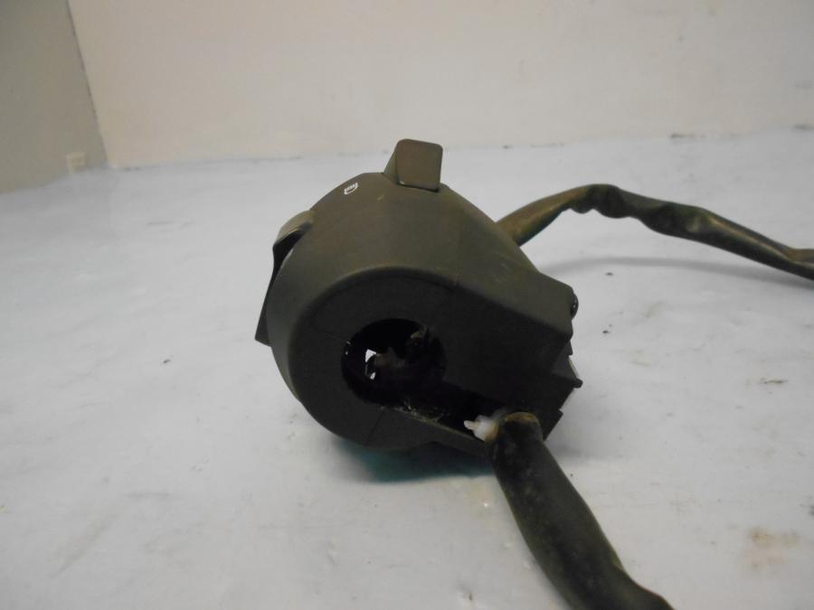 Höger sida på Styrelreglage från en Yamaha YS 125 -2017 motorcykel.