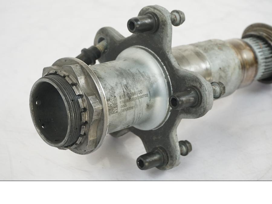 Baksidan på Axel från en KTM 1290 Super Duke R -2018 motorcykel.