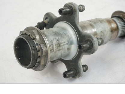 Baksidan på Axel från en KTM 1290 Super Duke R -2018 motorcykel.