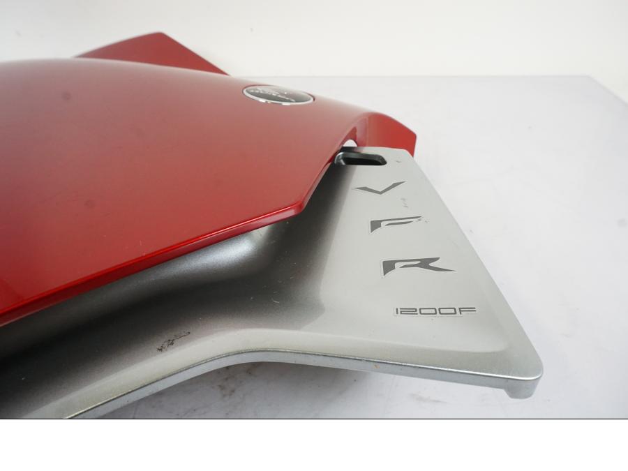 Baksidan på Sidkåpa från en Honda VFR 1200 -2010 motorcykel.