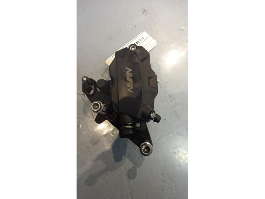 Framsidan på Bromsok från en Honda NC 750 S -2017 motorcykel.