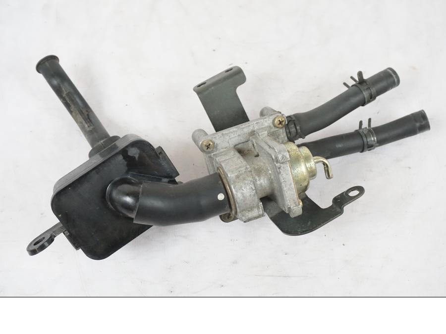 Framsidan på Second Air från en Yamaha XVS 1100 -2000 motorcykel.