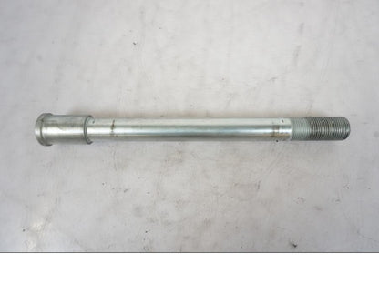 Höger sida på Axel från en Kawasaki ER-6N -2012 motorcykel.