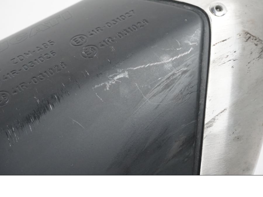 Extrabild3 på Ljuddämpare från en Ducati Hyperstrada -2013 motorcykel.