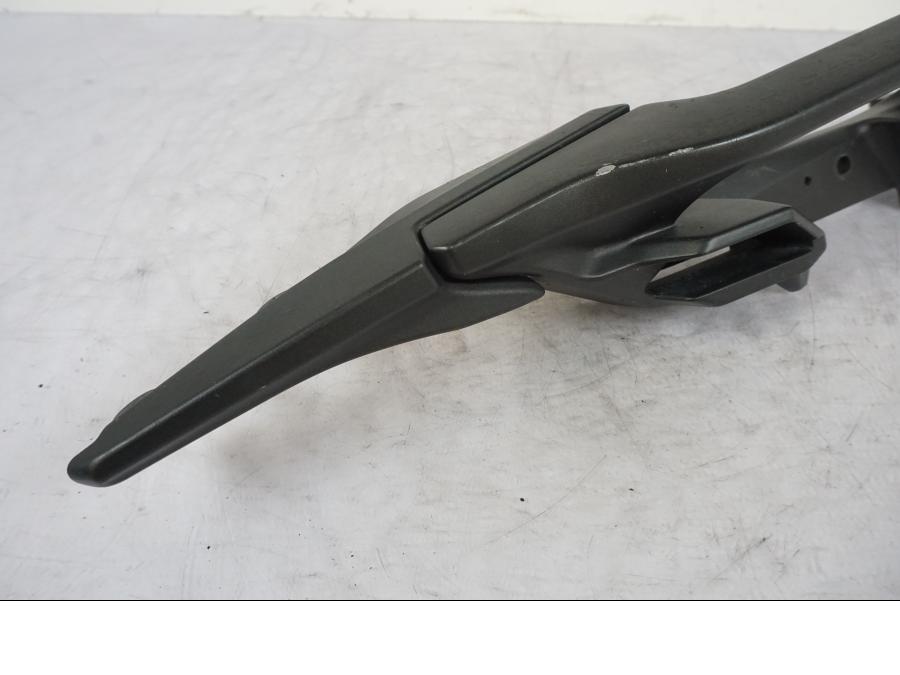 Höger sida på Passagerarhandtag från en Kawasaki Versys 650 -2014 motorcykel.