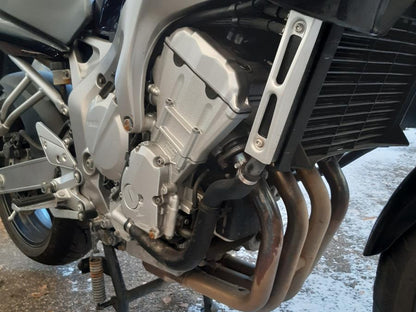 Höger sida på Motorpaket från en Yamaha FZ-6 -2007 motorcykel.