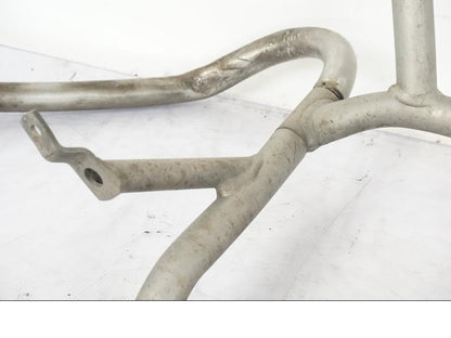 Snett uppifrån på Motorskyddsbåge från en BMW R 1200 GSA -2012 motorcykel.