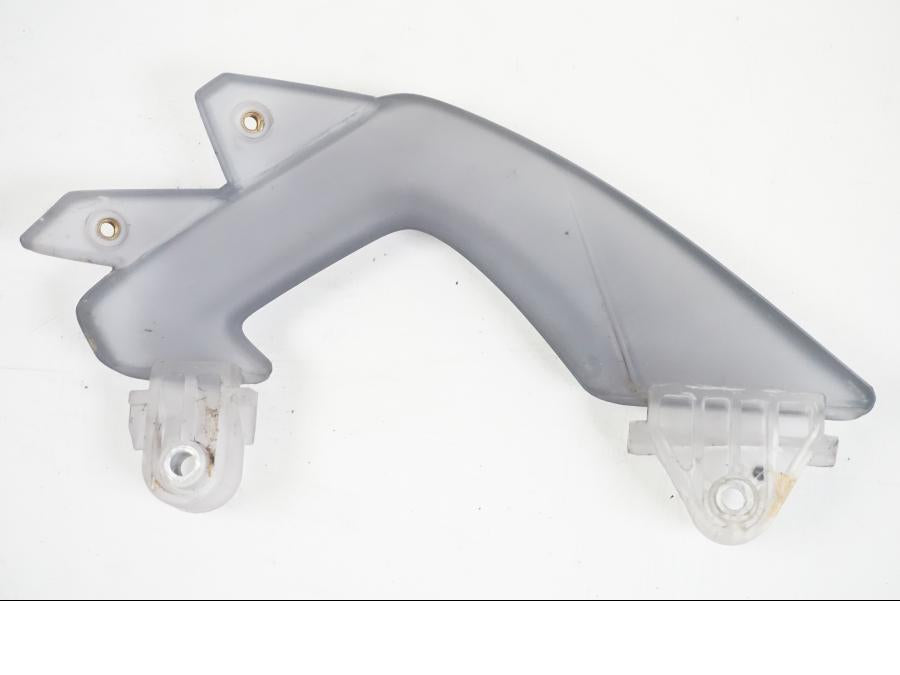 Höger sida på Vindrutefäste från en BMW F 650 CS -2002 motorcykel.