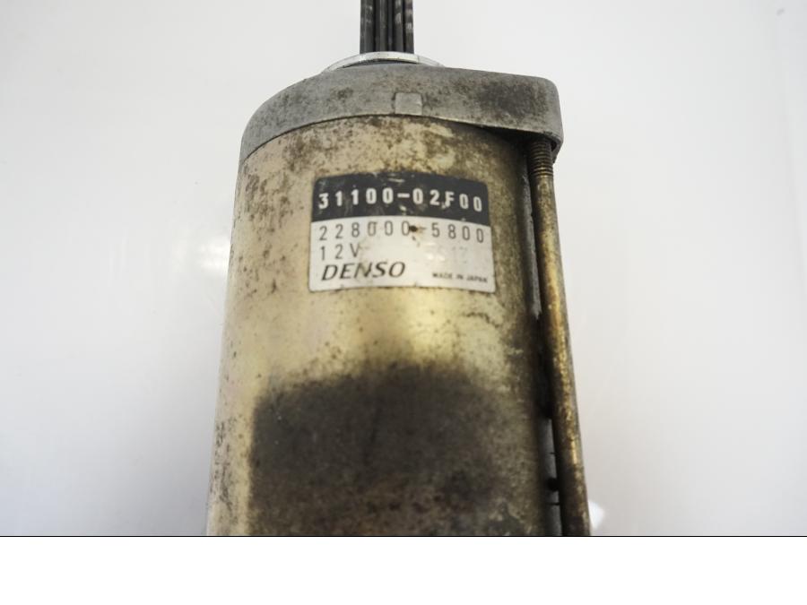 Höger sida på Startmotor från en Suzuki TL 1000 S -1997 motorcykel.