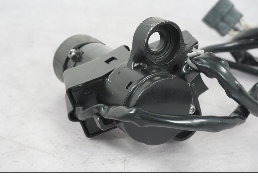 Snett nerifrån på Tändningslås från en Kawasaki ZX-6R -2011 motorcykel.